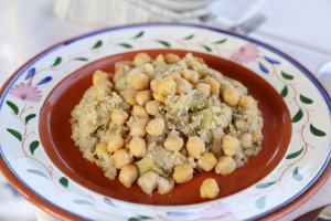 Cous-cous di verdure, un piatto vegetariano e vegano ricco di sapori e colori